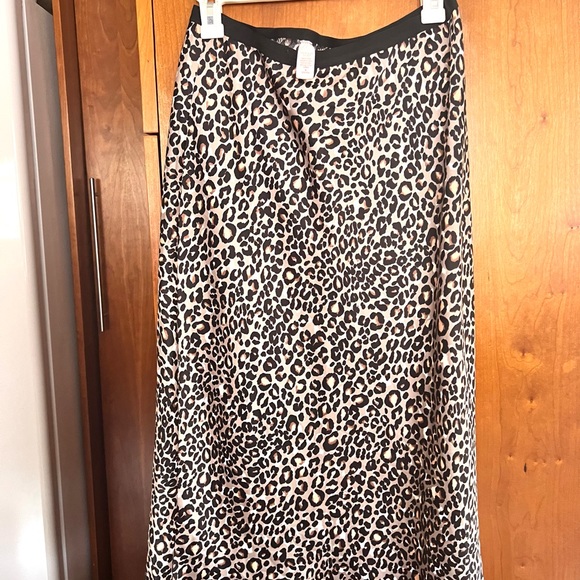 Beautiful skirt from Victoria secret excellent condition - Picture 2 of 7